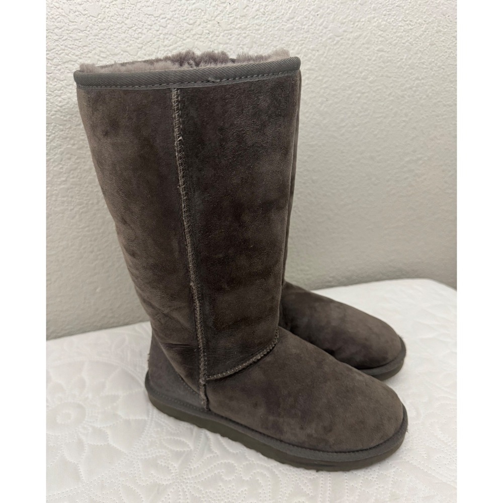 Ugg Classic Tall Boots Gray Suede Sheepskin Lined Size 7